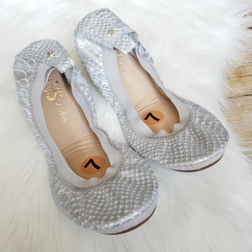 YOSI SAMRA ROUND CLOSED TOE SNAKESKIN PATTERN FLAT